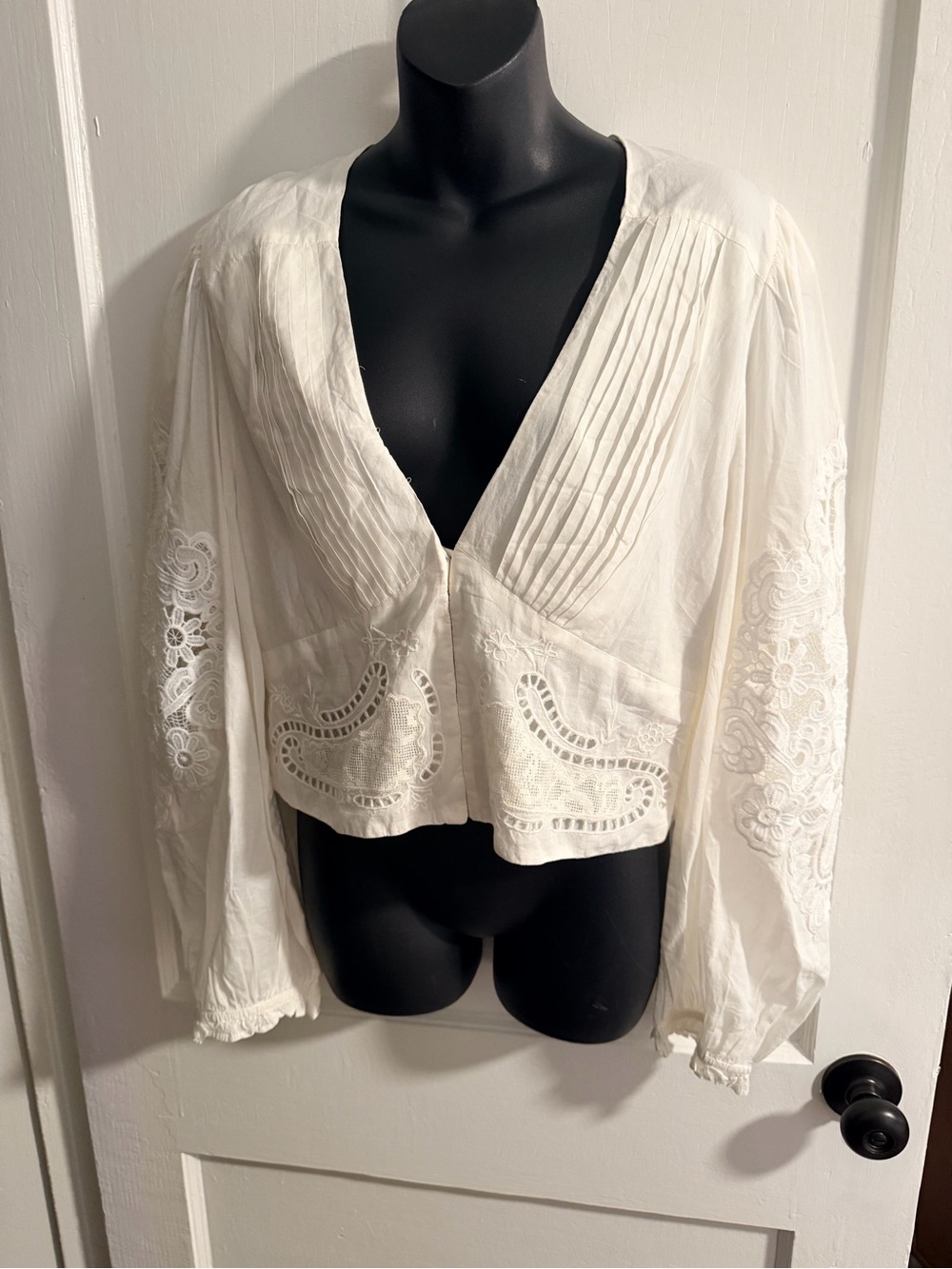 FARM Rio White Embroidered V-Neck Peasant Blouse - Picture 5 of 12